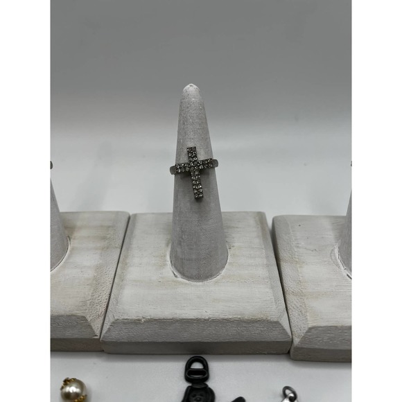 Religious Jewelry Pieces - 8 Piece Untested - 3 Rings and 6 Pendants/Charms - Picture 5 of 9